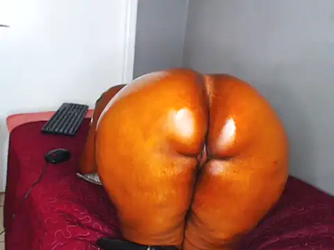 Snapshot of SweetHips95 chatting on October 27, 2025, 12:58 am SweetHips95 online show from October 27, 2025, 12:58 am