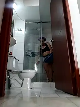 LaraCaliente online show from January 12, 2026, 4:01 pm