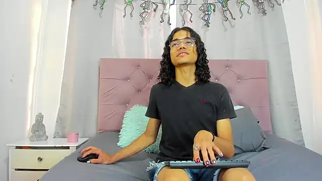 Snapshot of EthanBlackwoodd chatting on December 4, 2025, 8:50 pm EthanBlackwoodd online show from December 4, 2025, 8:50 pm