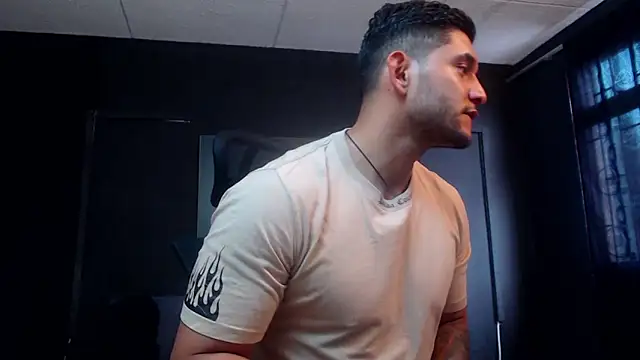 Snapshot of RichardMilleer chatting on December 19, 2025, 2:46 pm RichardMilleer online show from December 19, 2025, 2:46 pm