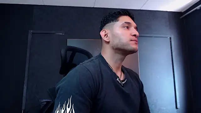 Snapshot of RichardMilleer chatting on March 10, 2026, 2:33 pm RichardMilleer online show from March 10, 2026, 2:33 pm