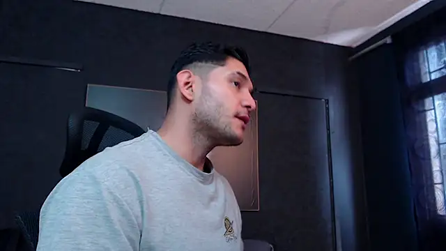 Snapshot of RichardMilleer chatting on March 16, 2026, 2:21 pm RichardMilleer online show from March 16, 2026, 2:21 pm