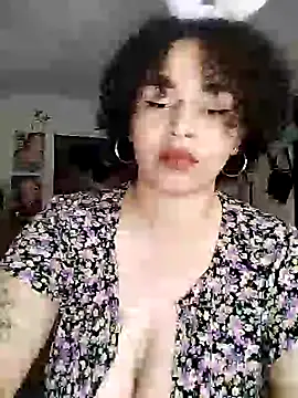 Snapshot of Julie_wallace chatting on November 4, 2025, 9:03 pm Julie wallace online show from November 4, 2025, 9:03 pm