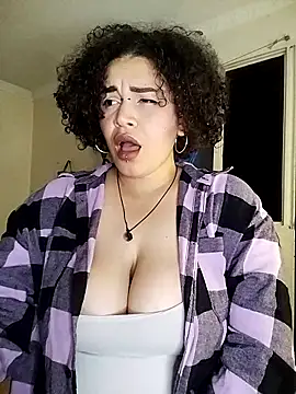 Julie wallace online show from November 7, 2025, 9:59 pm