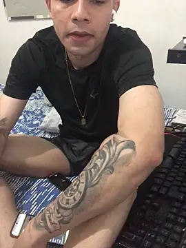 Snapshot of becmz chatting on September 16, 2025, 4:57 am becmz online show from September 16, 2025, 4:57 am