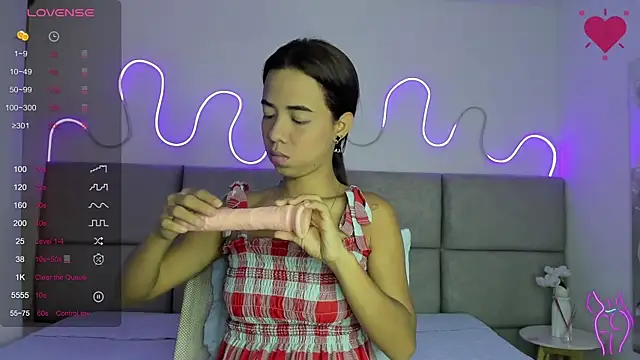 Snapshot of Anntonellaa chatting on November 6, 2025, 12:17 pm Anntonellaa online show from November 6, 2025, 12:17 pm