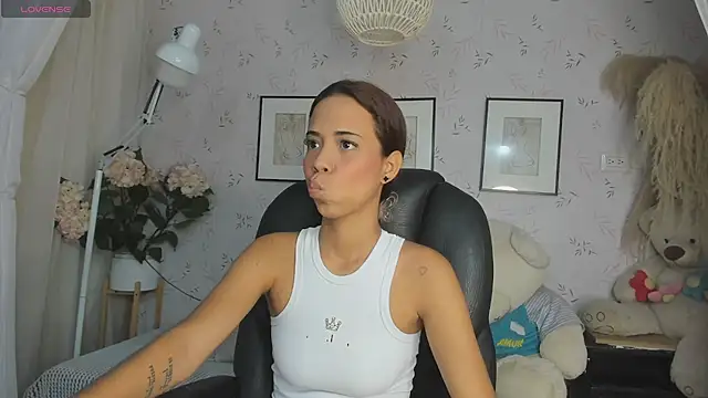 Snapshot of Anntonellaa chatting on December 1, 2025, 7:08 pm Anntonellaa online show from December 1, 2025, 7:08 pm