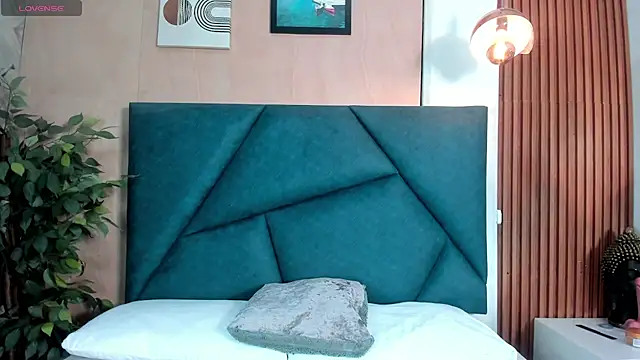 Snapshot of VictoriaHarriss chatting on December 16, 2025, 12:32 pm VictoriaHarriss online show from December 16, 2025, 12:32 pm