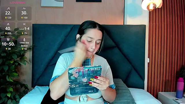 Snapshot of VictoriaHarriss chatting on December 18, 2025, 12:33 pm VictoriaHarriss online show from December 18, 2025, 12:33 pm