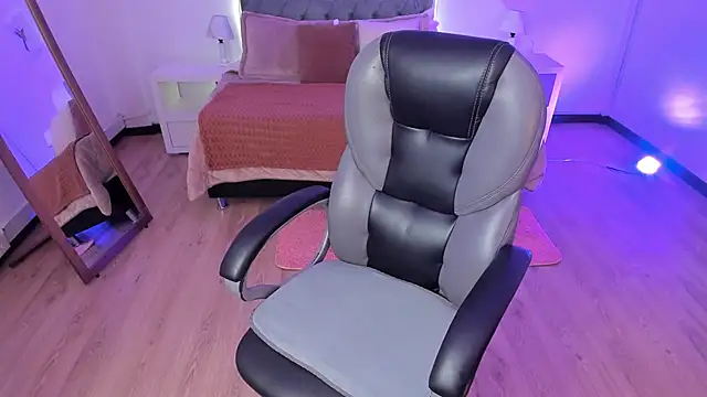 Sofia collen  online show from November 14, 2025, 8:07 pm