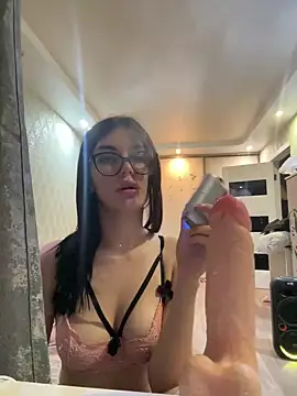 Snapshot of milka_catt chatting on October 10, 2025, 7:02 pm milka catt online show from October 10, 2025, 7:02 pm