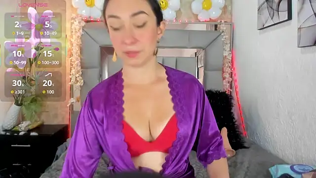 SALOMEE LEE online show from October 17, 2025, 5:37 pm