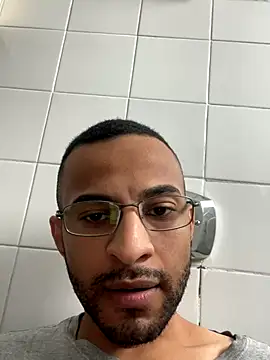 pauzudomoreno1 online show from December 14, 2025, 7:18 pm