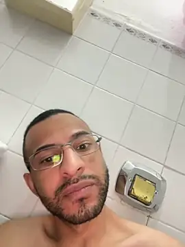 pauzudomoreno1 online show from December 17, 2025, 1:44 am