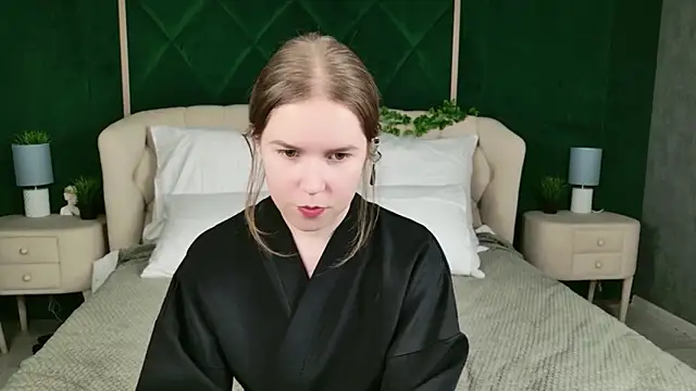 Alida Brice online show from December 4, 2025, 3:32 pm