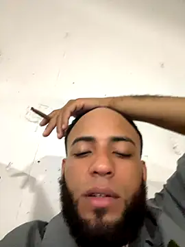 Snapshot of LeoPR00 chatting on September 24, 2025, 2:37 am LeoPR00 online show from September 24, 2025, 2:37 am