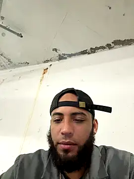 Snapshot of LeoPR00 chatting on October 9, 2025, 9:02 pm LeoPR00 online show from October 9, 2025, 9:02 pm