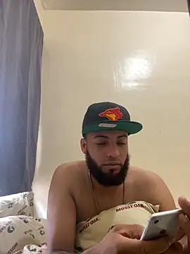 Snapshot of LeoPR00 chatting on October 21, 2025, 2:18 pm LeoPR00 online show from October 21, 2025, 2:18 pm