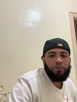 Snapshot of LeoPR00 chatting on October 22, 2025, 5:19 am LeoPR00 online show from October 22, 2025, 5:19 am