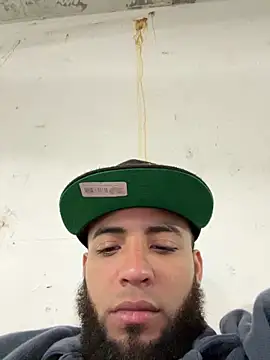 Snapshot of LeoPR00 chatting on October 23, 2025, 8:29 pm LeoPR00 online show from October 23, 2025, 8:29 pm