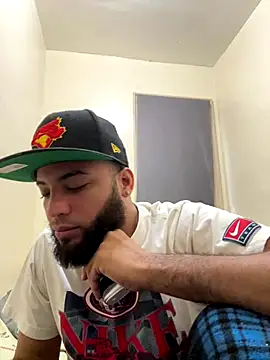 Snapshot of LeoPR00 chatting on October 26, 2025, 2:23 pm LeoPR00 online show from October 26, 2025, 2:23 pm