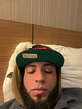 Snapshot of LeoPR00 chatting on November 1, 2025, 1:18 am LeoPR00 online show from November 1, 2025, 1:18 am