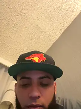 Snapshot of LeoPR00 chatting on November 26, 2025, 9:27 pm LeoPR00 online show from November 26, 2025, 9:27 pm