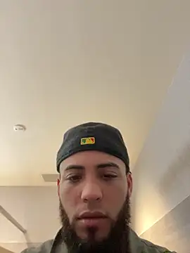 Snapshot of LeoPR00 chatting on December 1, 2025, 12:26 am LeoPR00 online show from December 1, 2025, 12:26 am