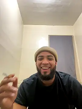 Snapshot of LeoPR00 chatting on December 2, 2025, 2:50 am LeoPR00 online show from December 2, 2025, 2:50 am