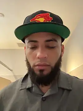 Snapshot of LeoPR00 chatting on December 2, 2025, 8:48 pm LeoPR00 online show from December 2, 2025, 8:48 pm