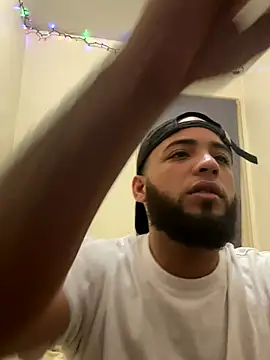 Snapshot of LeoPR00 chatting on December 4, 2025, 6:44 am LeoPR00 online show from December 4, 2025, 6:44 am