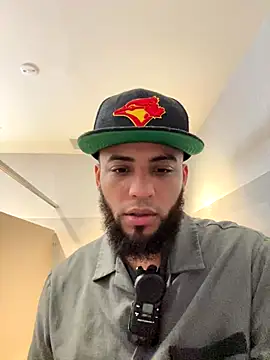 Snapshot of LeoPR00 chatting on December 17, 2025, 2:39 am LeoPR00 online show from December 17, 2025, 2:39 am