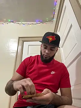 Snapshot of LeoPR00 chatting on December 17, 2025, 9:21 pm LeoPR00 online show from December 17, 2025, 9:21 pm