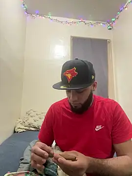 Snapshot of LeoPR00 chatting on December 18, 2025, 1:06 pm LeoPR00 online show from December 18, 2025, 1:06 pm