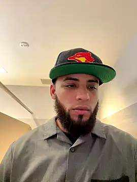 Snapshot of LeoPR00 chatting on December 19, 2025, 1:45 am LeoPR00 online show from December 19, 2025, 1:45 am