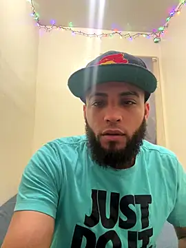 Snapshot of LeoPR00 chatting on December 20, 2025, 4:19 am LeoPR00 online show from December 20, 2025, 4:19 am