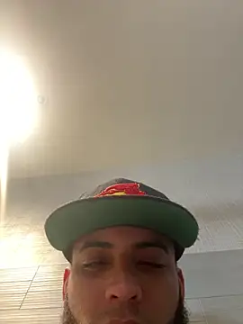 Snapshot of LeoPR00 chatting on December 23, 2025, 1:47 am LeoPR00 online show from December 23, 2025, 1:47 am