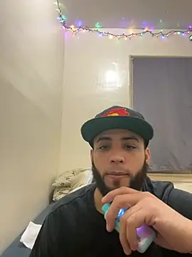 Snapshot of LeoPR00 chatting on January 11, 2026, 10:48 pm LeoPR00 online show from January 11, 2026, 10:48 pm