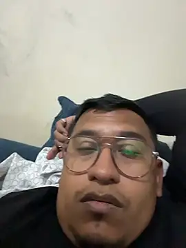 dannybs05 online show from November 11, 2025, 4:34 am