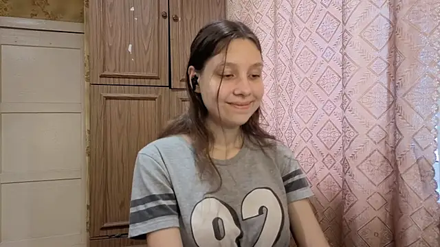 QutieDaSweet online show from November 14, 2025, 8:13 am