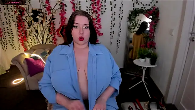 Selena Muse online show from October 7, 2025, 5:54 pm