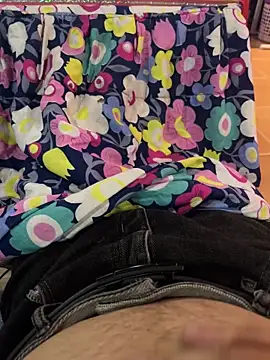 Snapshot of qeer098755 chatting on November 12, 2025, 10:04 am qeer098755 online show from November 12, 2025, 10:04 am