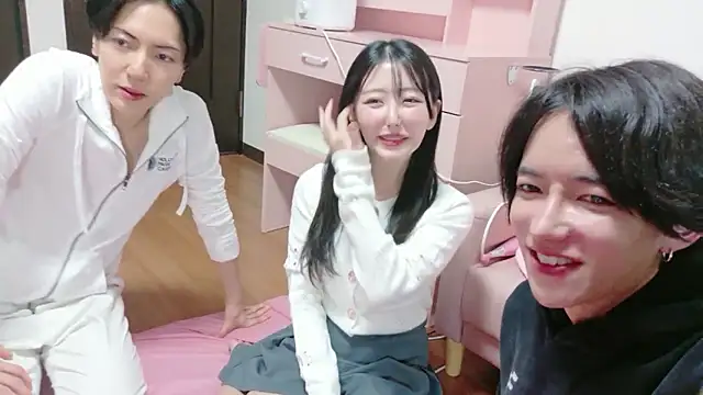 Snapshot of komei_abe chatting on November 11, 2025, 11:43 am komei abe online show from November 11, 2025, 11:43 am