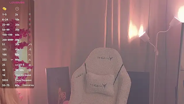 Flirty lee online show from December 14, 2025, 2:33 pm