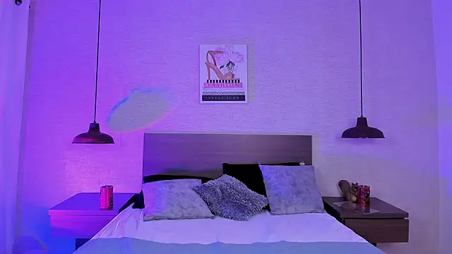 cloehill  online show from November 11, 2025, 1:33 pm