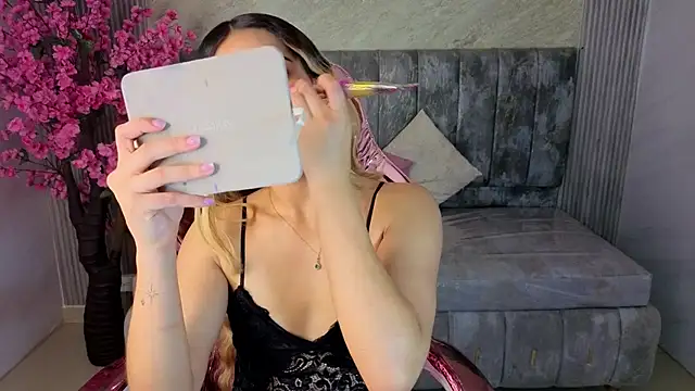 lilith4 s online show from October 22, 2025, 10:31 pm