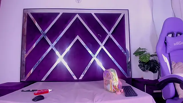 angelkyraasm online show from February 25, 2026, 12:37 pm