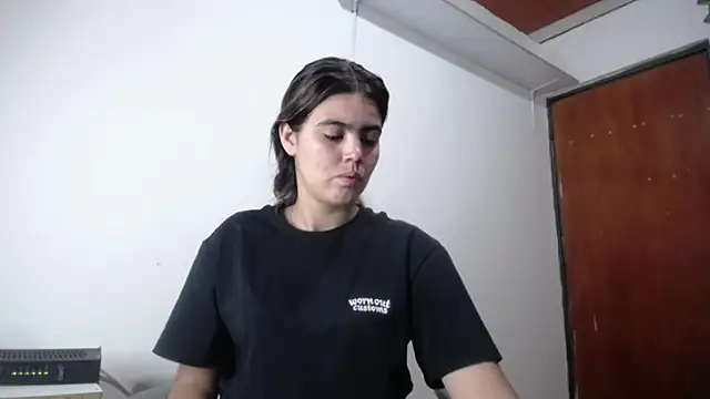 isabel 09 online show from October 22, 2025, 3:18 am