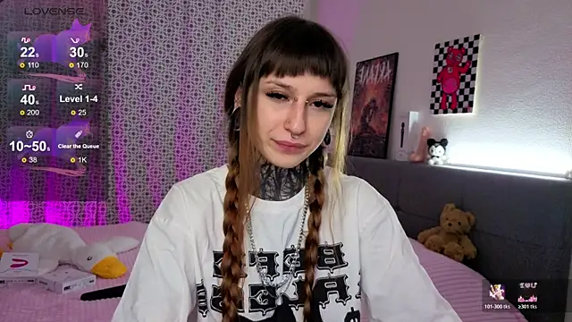 LilithPoison online show from December 19, 2025, 6:04 pm