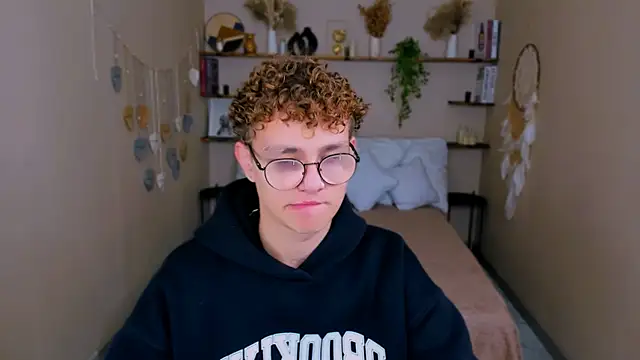 NathanCurl online show from November 18, 2025, 10:31 am